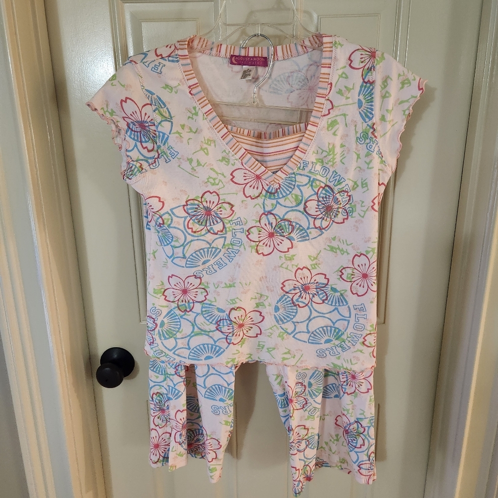 August Moon Capri Pajama Set.  Like New..never worn.  Size M.